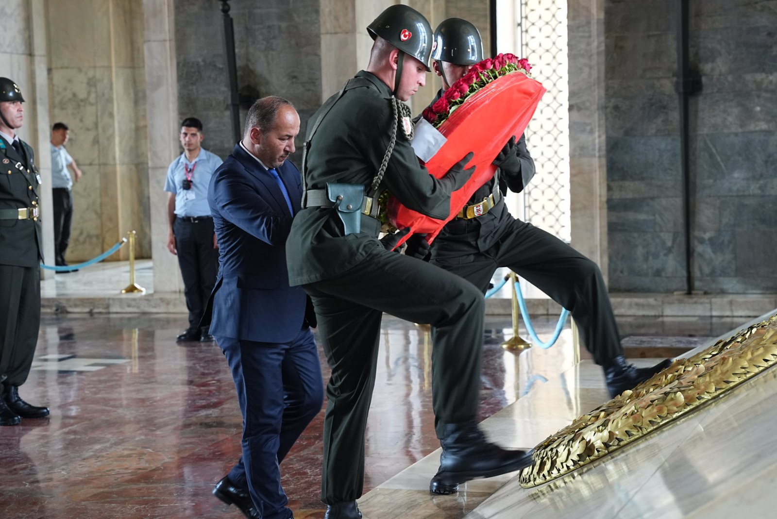 Anıtkabir’de çelenk sunumu